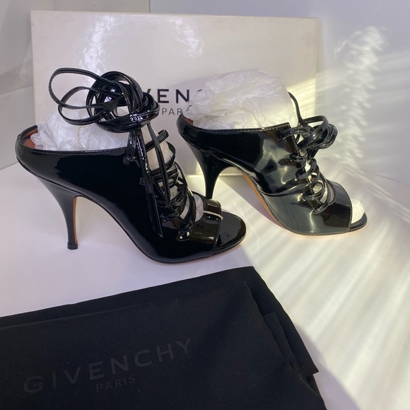 37 GIVENCHY Lace-up Heeled Sandals In Black - Picture 3 of 9